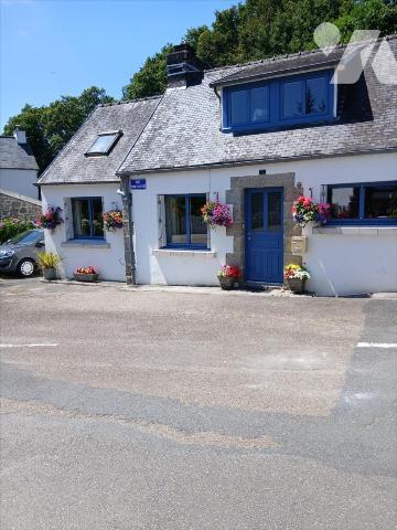 A VENDRE CENTRE HUELGOAT PETITE MAISON EN PIERRES