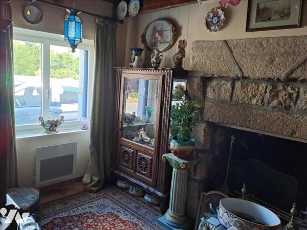 A VENDRE CENTRE HUELGOAT PETITE MAISON EN PIERRES