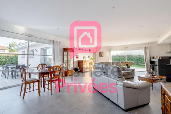 Maison familiale 175 m² - Piscine chauffée - Garage double - Saint-Loubès