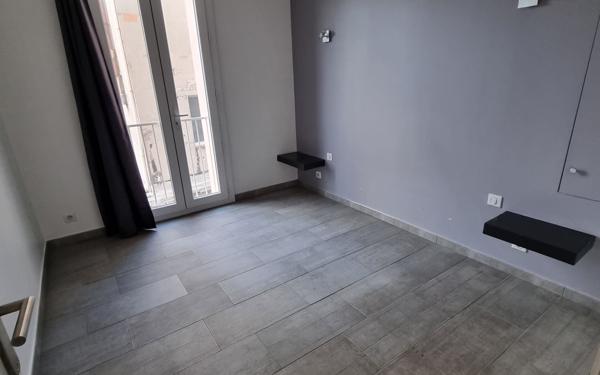 Appartement à vendre    3 pièces • 60,01 m2 Marseille 10