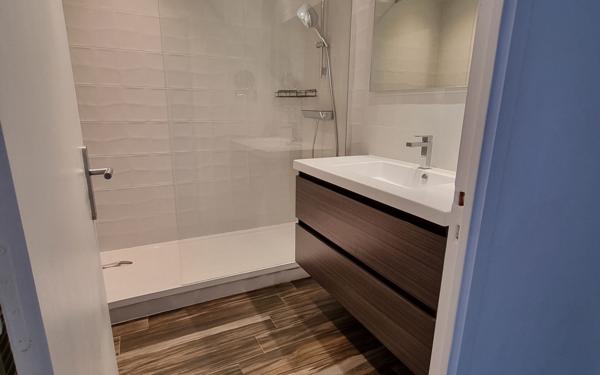 Appartement à vendre    3 pièces • 60,01 m2 Marseille 10