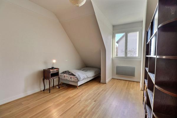 Maison individuelle 7 pièces, jardin, sous-sol Maisons-Laffitte Centre !