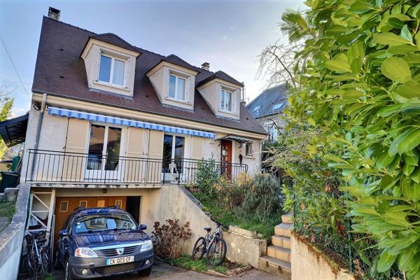 Maison individuelle 7 pièces, jardin, sous-sol Maisons-Laffitte Centre !