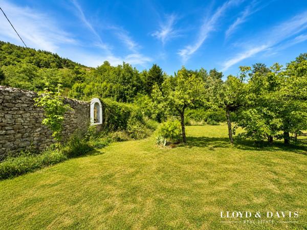 Ancien couvent en Ardèche – 1 400 m² pour projet touristique, hôtelier ou événementiel