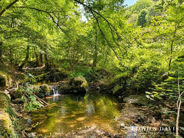 Ancien couvent en Ardèche – 1 400 m² pour projet touristique, hôtelier ou événementiel