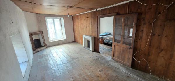 Maison ancienne 267m², 11 pièces à rénover.