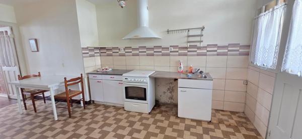 Maison ancienne 267m², 11 pièces à rénover.