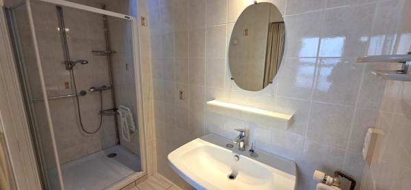 Maison ancienne 267m², 11 pièces à rénover.