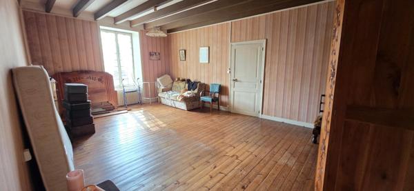 Maison ancienne 267m², 11 pièces à rénover.