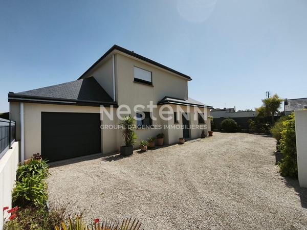 PLÉRIN- Maison contemporaine de 2012 avec vie de plain-pied, garage et jardin clos