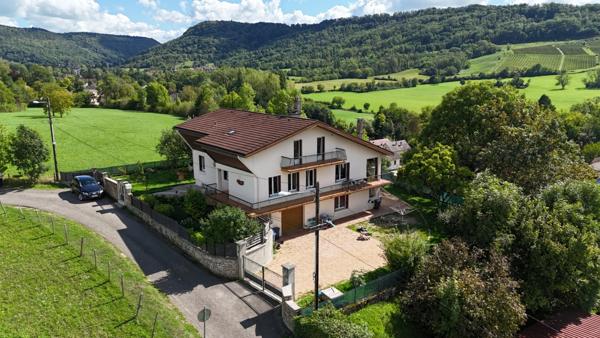 Maison familiale de 13 pièces avec appartement indépendant – 211 m² – Perrigny, proche Lons-le-Saunier