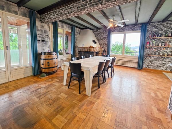 Maison familiale de 13 pièces avec appartement indépendant – 211 m² – Perrigny, proche Lons-le-Saunier