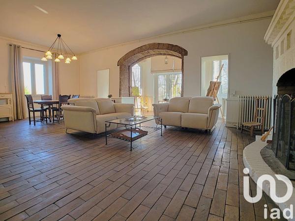 Maison à vendre 11 pièces 318 m² Saint-Pantaléon-de-Larche