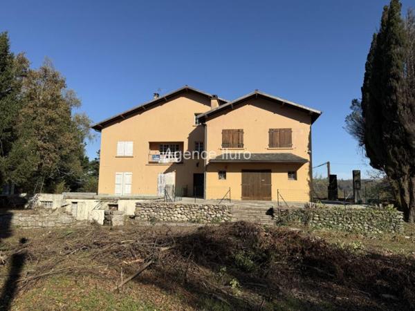Immeuble - Entre oloron et pau - Réf.:205222 AUX PORTES D'OLORON - IMMEUBLE À RENOVER - POSSIBILITE DE CREER 7 APPARTEMENTS MINIMUM - FORT POTENTIEL