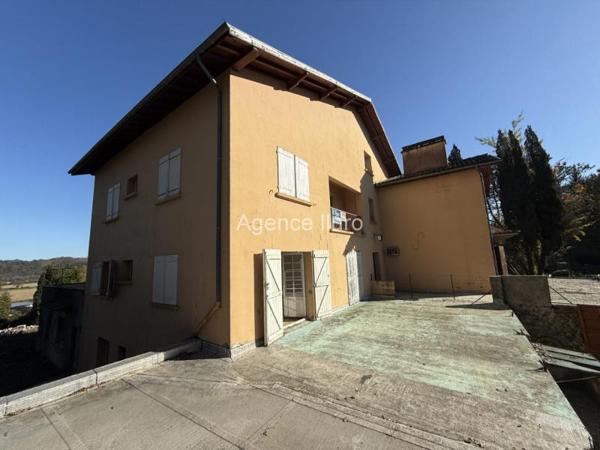 Immeuble - Entre oloron et pau - Réf.:205222 AUX PORTES D'OLORON - IMMEUBLE À RENOVER - POSSIBILITE DE CREER 7 APPARTEMENTS MINIMUM - FORT POTENTIEL