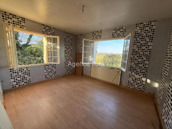Immeuble - Entre oloron et pau - Réf.:205222 AUX PORTES D'OLORON - IMMEUBLE À RENOVER - POSSIBILITE DE CREER 7 APPARTEMENTS MINIMUM - FORT POTENTIEL