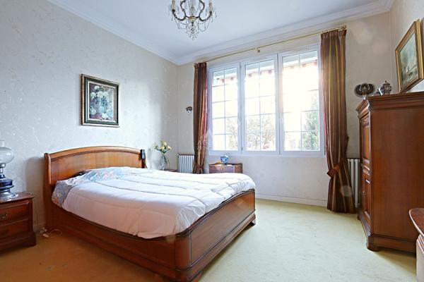 Maison Nanterre 5 pièce(s) 100m2 €595 000 ** - Référence 15191