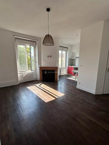 Location                                                      Appartement
                        
                     2 pièces                      47 m2                     à Villeurbanne