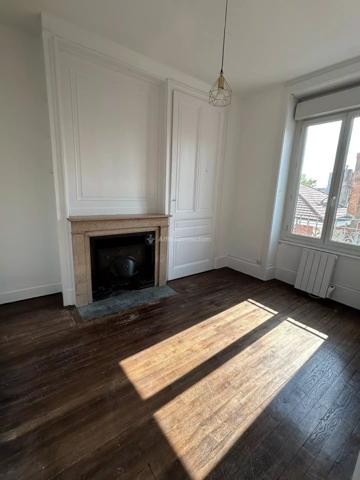 Location                                                      Appartement
                        
                     2 pièces                      47 m2                     à Villeurbanne