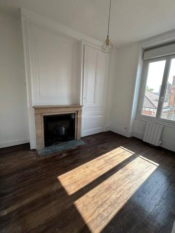 Location                                                      Appartement
                        
                     2 pièces                      47 m2                     à Villeurbanne