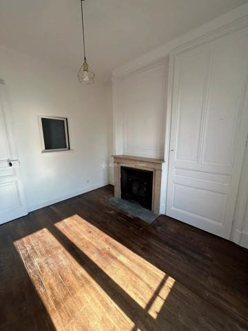 Location                                                      Appartement
                        
                     2 pièces                      47 m2                     à Villeurbanne