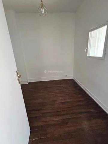 Location                                                      Appartement
                        
                     2 pièces                      47 m2                     à Villeurbanne