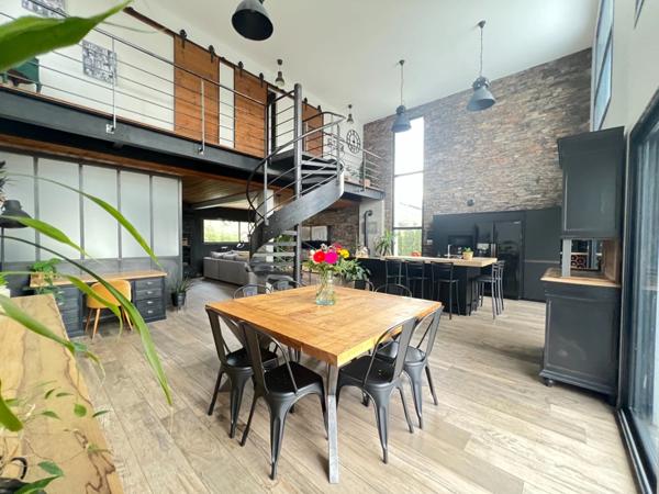 Saint-Maurice de Lignon:Villa contemporaine de 157 m2 habitables, 3 chambres sur terrain paysager de 1700 m2 avec piscine.