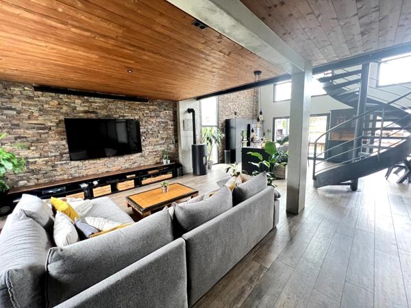 Saint-Maurice de Lignon:Villa contemporaine de 157 m2 habitables, 3 chambres sur terrain paysager de 1700 m2 avec piscine.