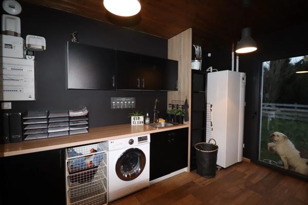 Saint-Maurice de Lignon:Villa contemporaine de 157 m2 habitables, 3 chambres sur terrain paysager de 1700 m2 avec piscine.