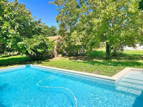 CADENET  Plain-pied, 3 chambres, piscine et terrain de 2 000 m²