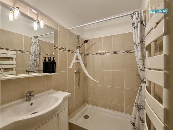 PALAVAS-LES-FLOTS - RIVE GAUCHE - BEAU T3 MEUBLÉ ET CLIMATISÉ de 55 m2 environ, avec loggia, au rez-de-chaussée