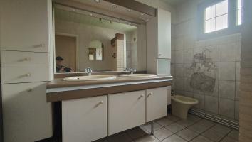 MAISON ANCIENNE REFAITE A NEUF DE 130 M² HAB AVEC DOUBLE GARAGE ET VERANDA SUR 1000 M² DE TERRAIN CLOS AU CALM Allonne (60000)