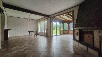 MAISON ANCIENNE REFAITE A NEUF DE 130 M² HAB AVEC DOUBLE GARAGE ET VERANDA SUR 1000 M² DE TERRAIN CLOS AU CALM Allonne (60000)