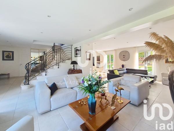 Maison à vendre 7 pièces 280 m² Le Coudray-Montceaux