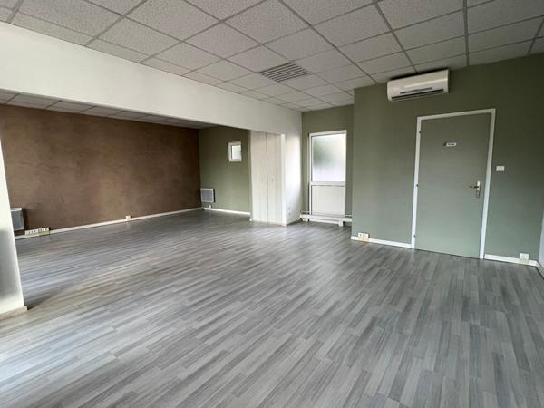 Local commercial - 2 pièces - 51 m²