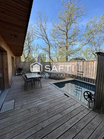 Ensemble immobilier avec maison et hébergement atypique