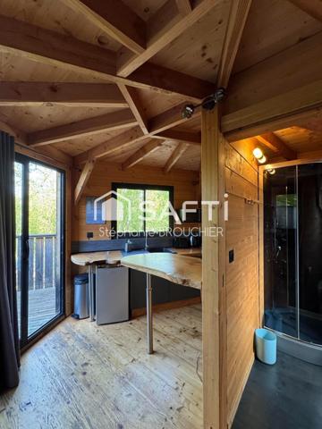 Ensemble immobilier avec maison et hébergement atypique