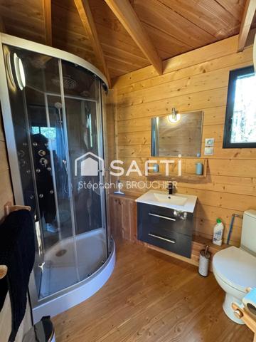 Ensemble immobilier avec maison et hébergement atypique