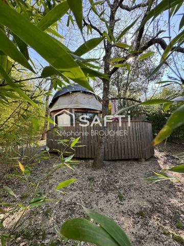 Ensemble immobilier avec maison et hébergement atypique