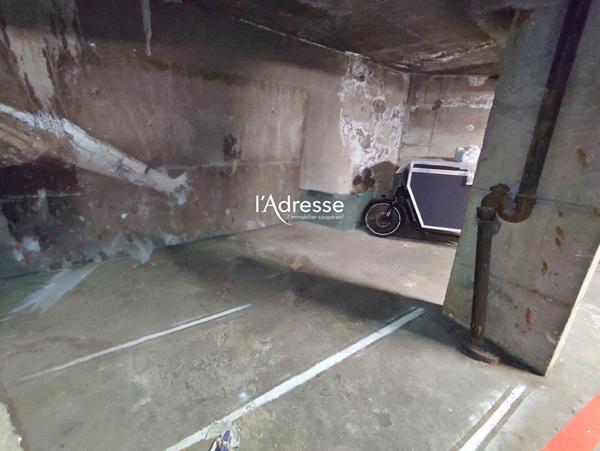 Parking - Métro Pasteur (Paris 15e)