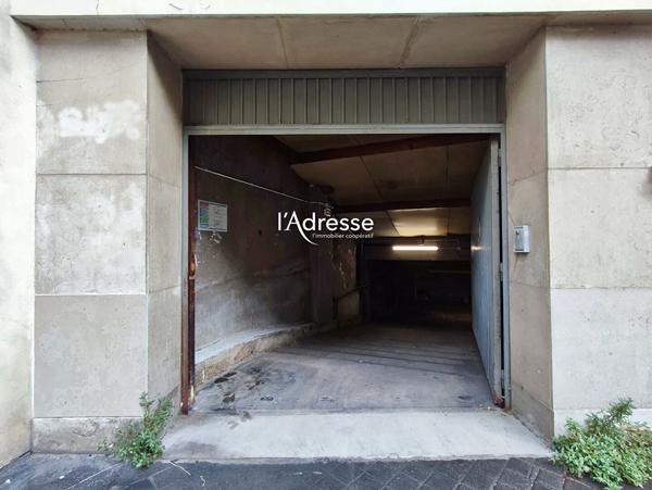 Parking - Métro Pasteur (Paris 15e)