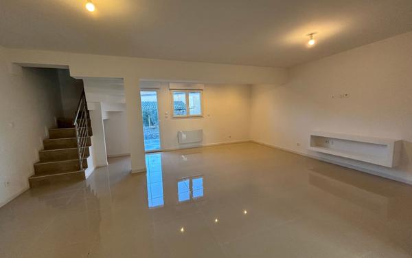 Maison à louer    3 pièces • 76,71 m2 Rocquancourt