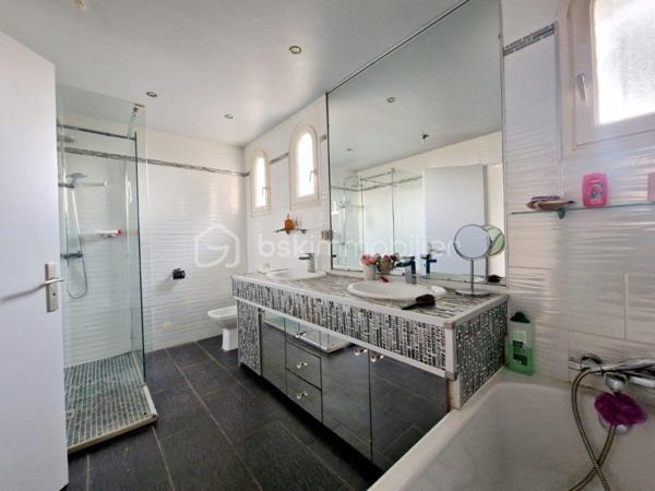 Maison traditionnelle de 250 m²