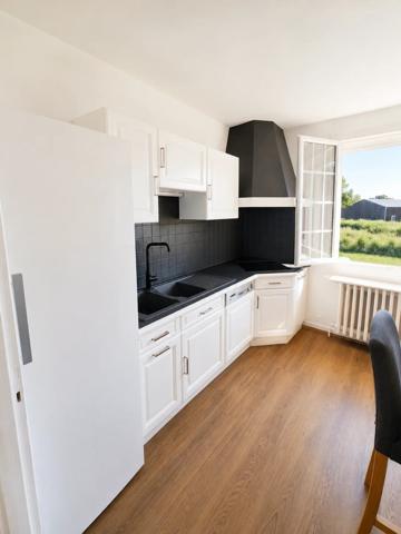 Vente                                                      Maison
                        
                     5 pièces                                         à Sèvres-Anxaumont