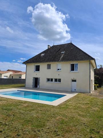 Vente                                                      Maison
                        
                     5 pièces                                         à Sèvres-Anxaumont