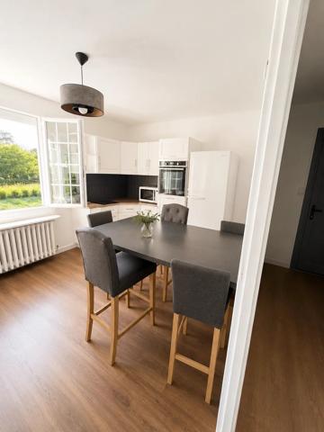 Vente                                                      Maison
                        
                     5 pièces                                         à Sèvres-Anxaumont