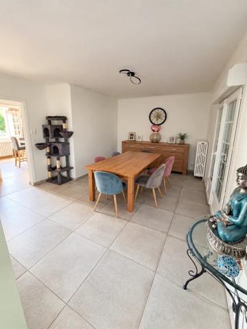Vente                                                      Maison
                        
                     5 pièces                                         à Sèvres-Anxaumont