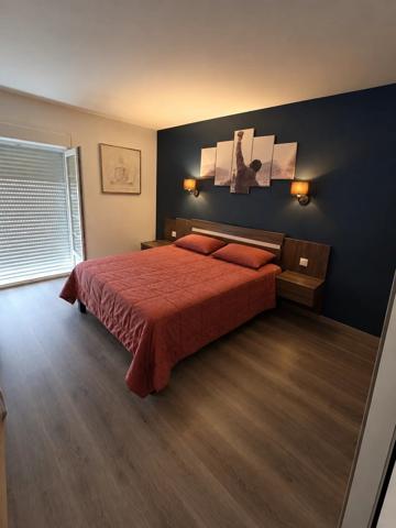 Vente                                                      Maison
                        
                     5 pièces                                         à Sèvres-Anxaumont
