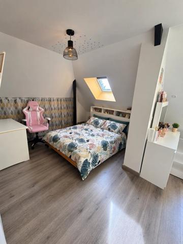 Vente                                                      Maison
                        
                     5 pièces                                         à Sèvres-Anxaumont