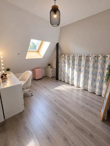 Vente                                                      Maison
                        
                     5 pièces                                         à Sèvres-Anxaumont